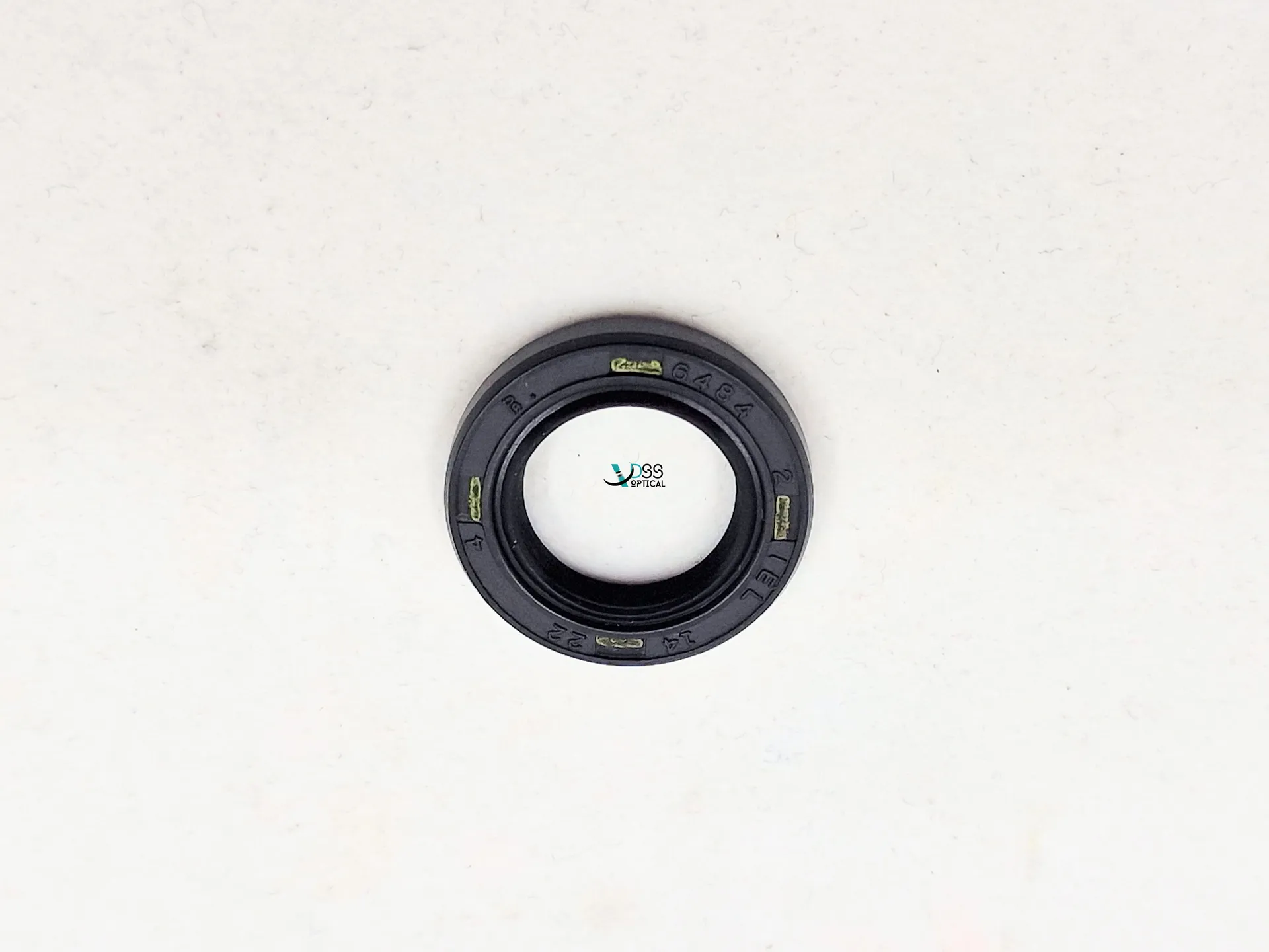 Lip seal for Mr BLUE lens clamping